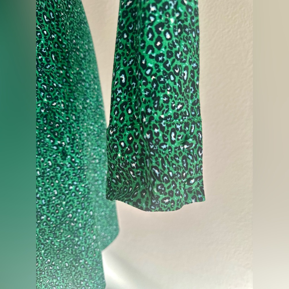 SANCTUARY WOMEN'S STAY THE NIGHT PRINTED WRAP DRESS GREEN - Picture 9 of 9